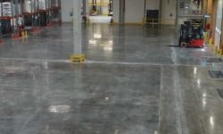 Qué diferencias hay entre el microcemento y los pavimentos industriales